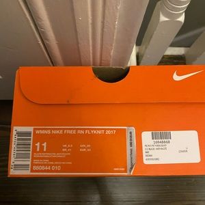 Women’s Nike Free Rn Flyknit Black size 11